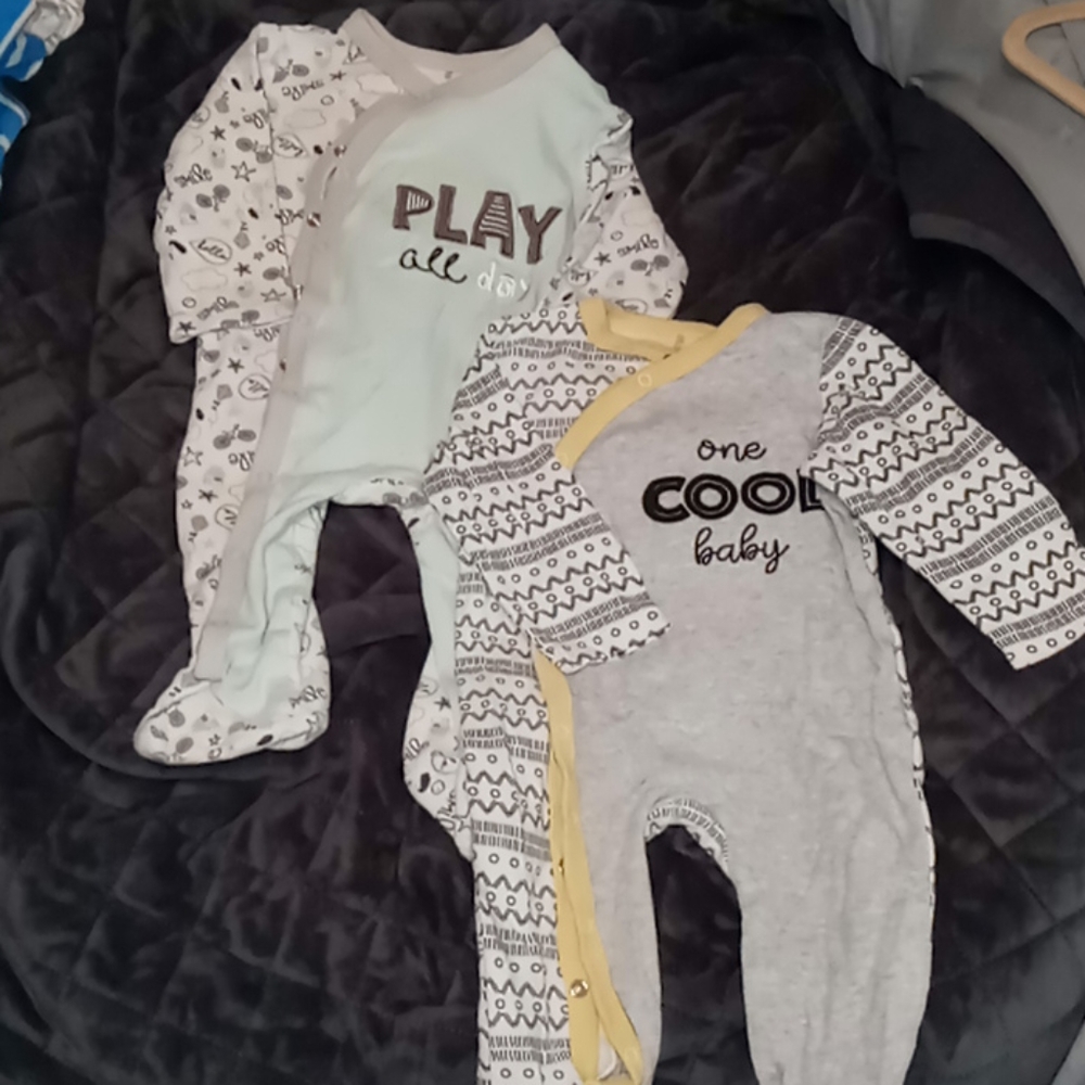 2 chickpea sleepers 6-9 month